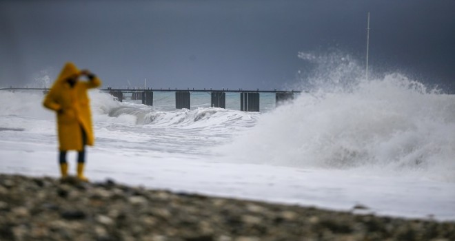 İlk uyarının yapıldığı Antalya'da yağış başladı