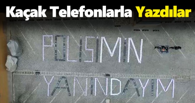 Konya'da polisler ele geçirdikleri kaçak cep telefonlarıyla 