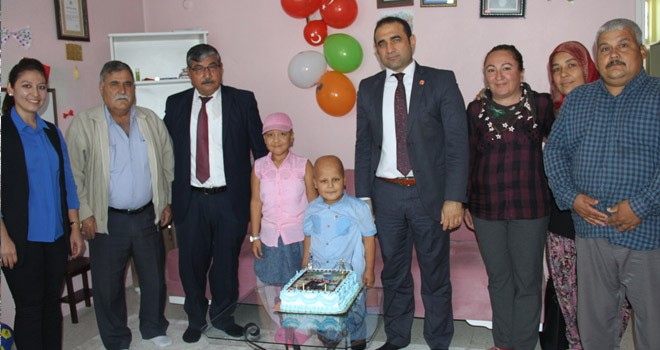 Evde eğitim gören öğrenciye doğum günü sürprizi