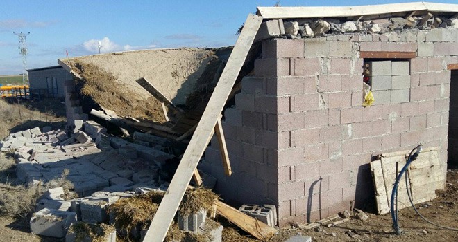 Çöken Ağıl Tavanının Altında Kalan Kişi Öldü