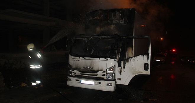 Konya'da biri kamyon 4 araç yandı