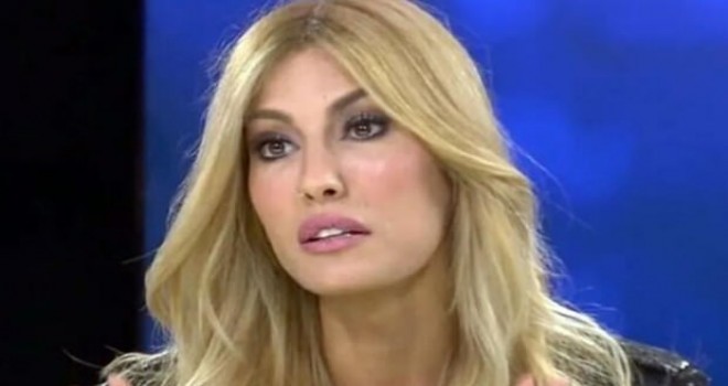 Çağla Şıkel hastaneye kaldırıldı!