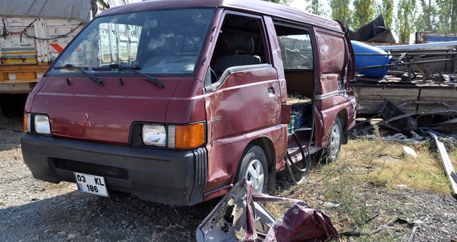 Tır Kamyonete Çarptı