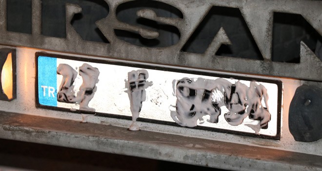 Plakasını Tıraş Köpüğüyle Kapattı Ama Cezadan Kaçamadı