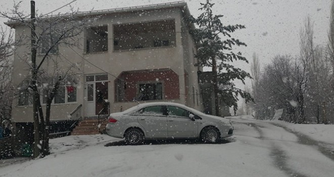 Sivas'ta kar yağışı etkili oldu