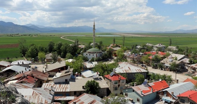 Yalıhüyük'te metruk binalar yıkılıyor