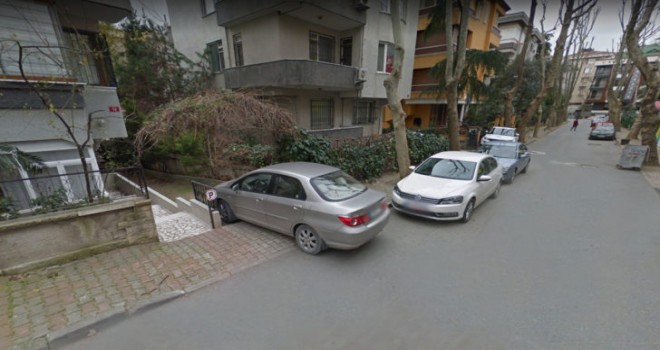 Öğretim Görevlisi Park Yüzünden Kadın Darbetti