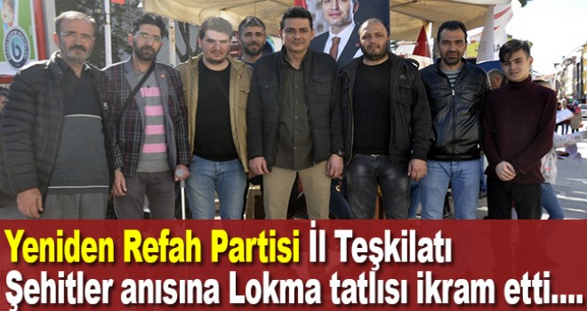 Yeniden Refah Partisi İl Teşkilatı şehitlerin anısına Lokma tatlısı ikram etti.