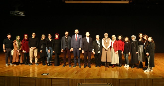 Geleneksel Psikoloji Gündeminin Teması ''Ergenlik''