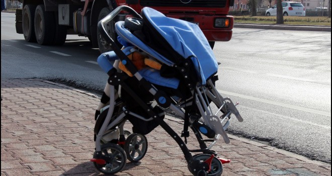 Anne ve 2 Yaşındaki Çocuğu Kazada Ağır Yaralandı