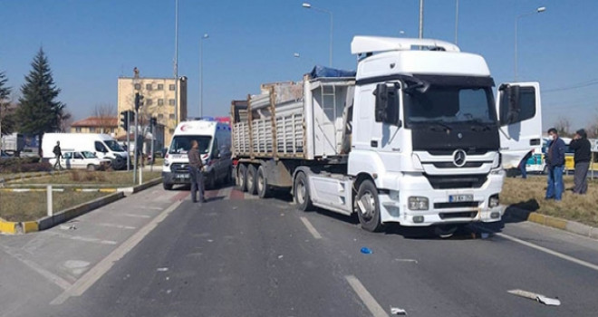 Konya'da tır, tarım aracına çarptı: 1 yaralı
