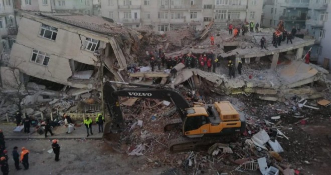 Adana, Hatay ve Mersin'den deprem bölgesine yardım