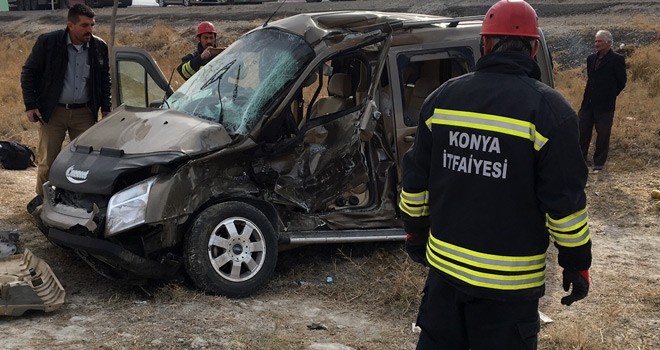 Ticari Araç Otomobille Çarpıştı 2 Yaralı