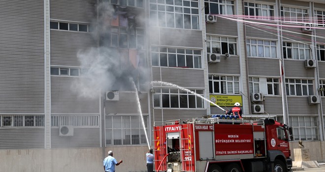 Mersin'de lisede yangın