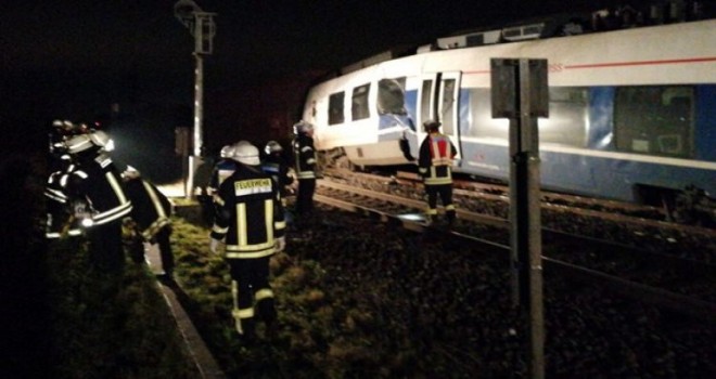 Almanyada Tren Kazası Onlarca Yaralı Var