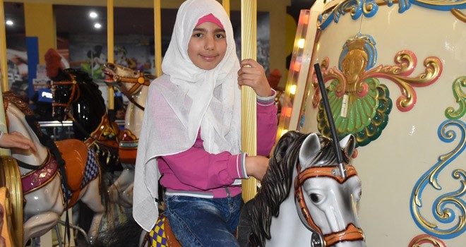 Başkent polisi, Suriyeli öğrencilere lunapark sevinci yaşattı