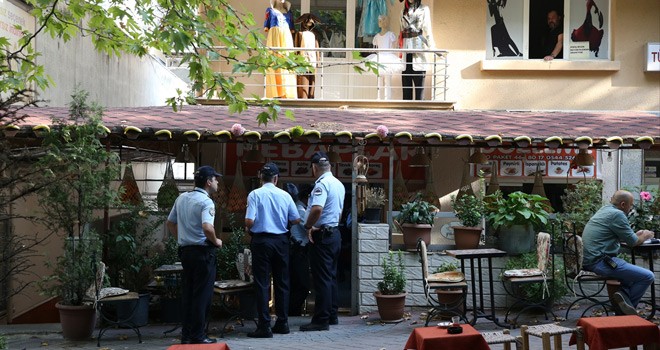 Kulağını Koparan Komşusunu Öldürdü