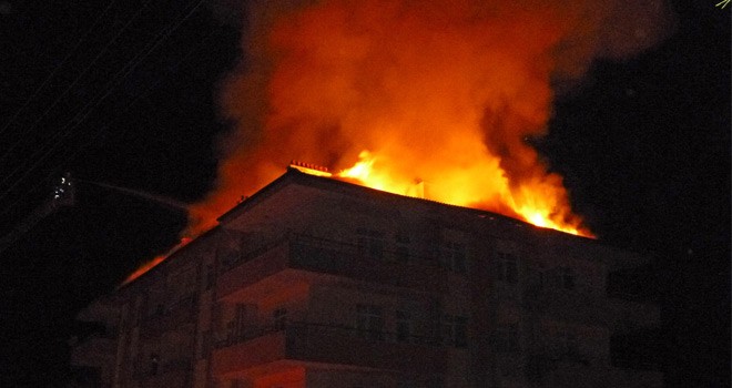 Konya'da Çatı Katında Yangın Çıktı