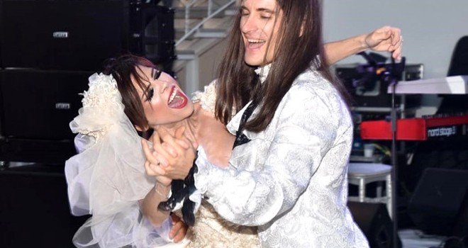 Ünlü Şarkıcı Aydilge Evlendi