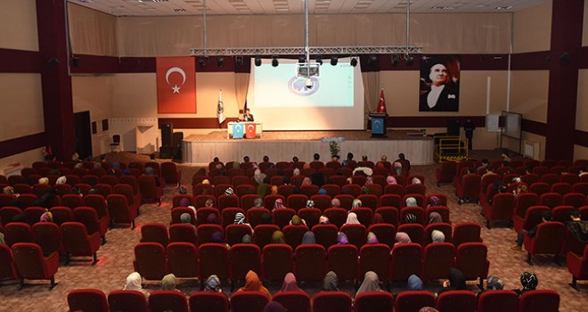 KMÜ’de Doğu Türkistan Adlı Konferans