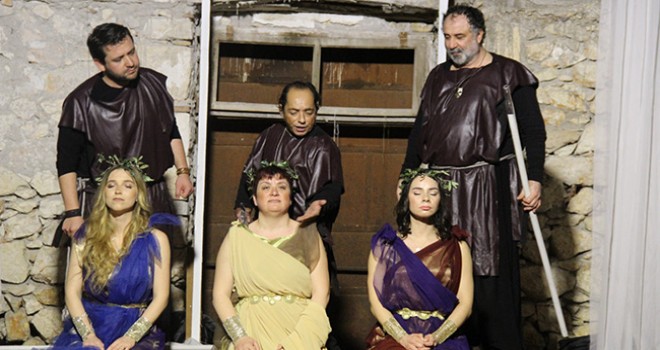 Aşk Grevi sahnelenmeye devam ediyor