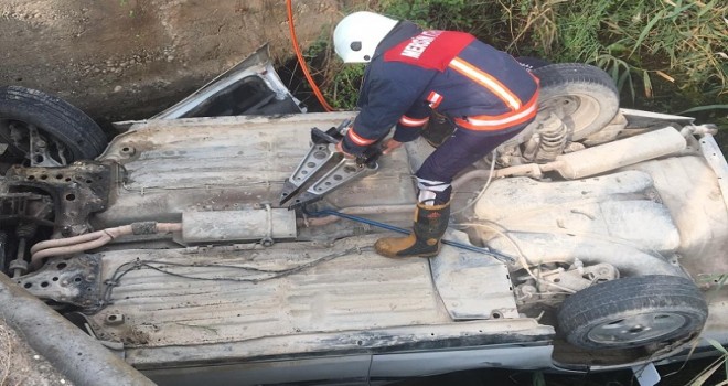 Mersin'de otomobil sulama kanalına devrildi: 1 ölü