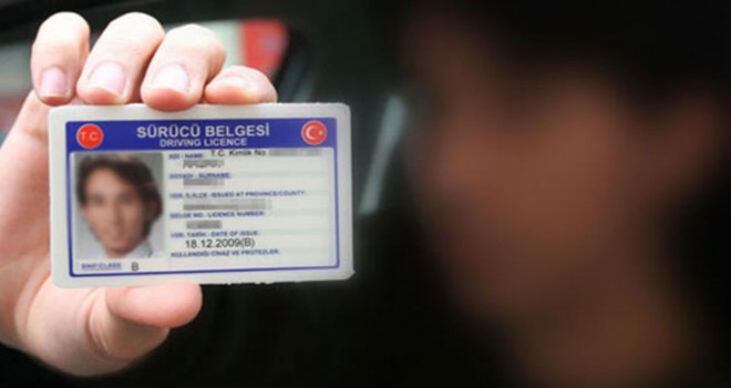 Eski ehliyetlerle ilgili flaş karar!