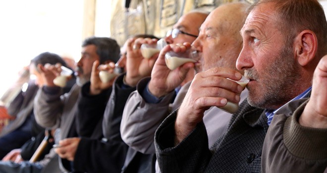 Bu Kahvehanede ''Hurmalı Süt'' Çaydan Çok Tüketiliyor