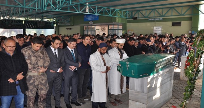 Tedavi gördüğü hastanede yaşamını yitiren öğretmenin cenazesi defnedildi