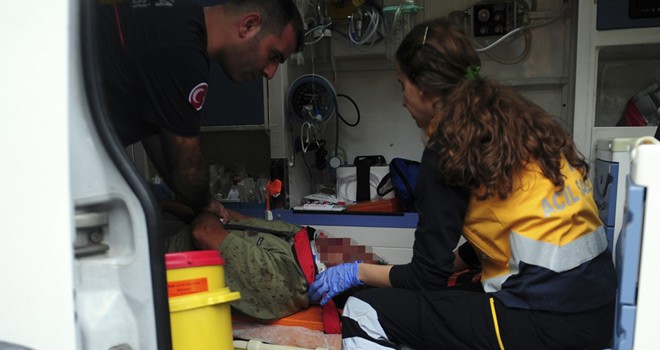 Kamyon Esnafa Çarptı