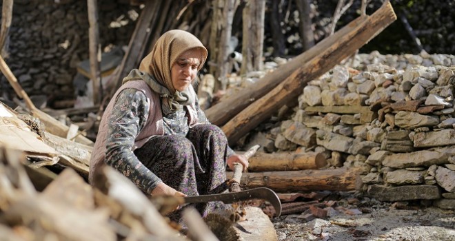 Çatısı akan evden çıkan dram dolu hayat