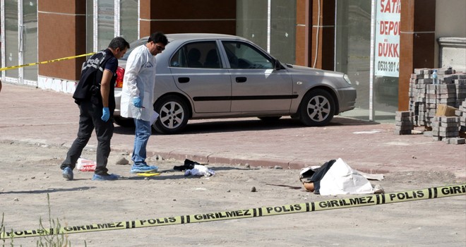 Kız Arkadaşını Silahla Vurup İntihar Etti