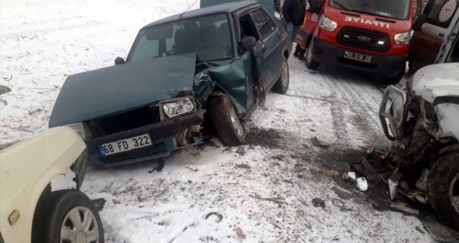 Konya'da üç araç çarpıştı: 1 ölü, 4 yaralı