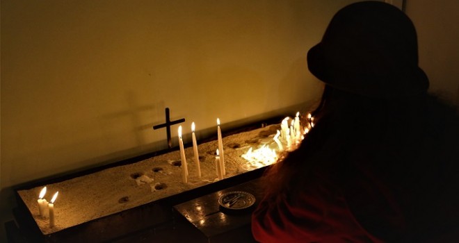 Mersin'de Katolik kilisesinde Noel ayini yapıldı