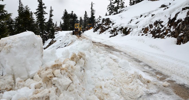 Akseki'de Yollar Kardan Kapandı