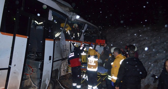 Konya Karayolunda Zincirleme Trafik Kazası 1 Ölü 19 Yaralı