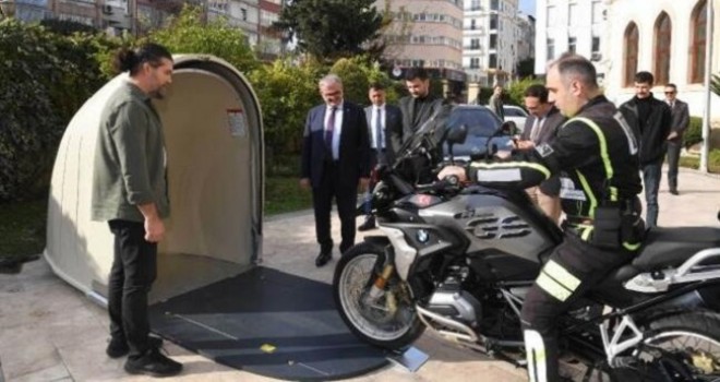 Antalya'da bir girişimci KOSGEB desteğiyle ürettiği motokabini Antalya Valiliğine hediye etti