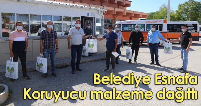Belediye esnafa koruyucu malzeme dağıttı