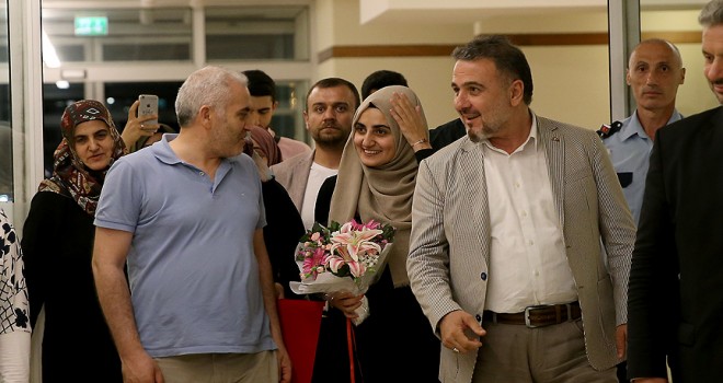 Ebru Özkan Türkiye’ye döndü