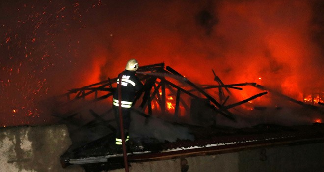 Çıkan Yangın 3 Evi Kül Etti