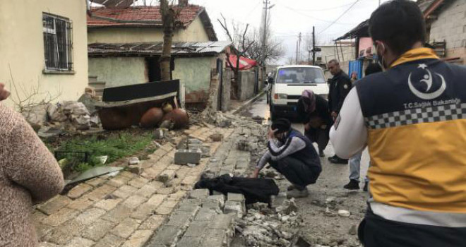Çöken duvarın altında kalan 5 yaşındaki çocuk öldü