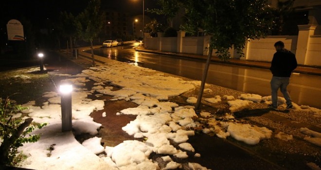 Antalya'da dolu ve sağanak etkili oldu