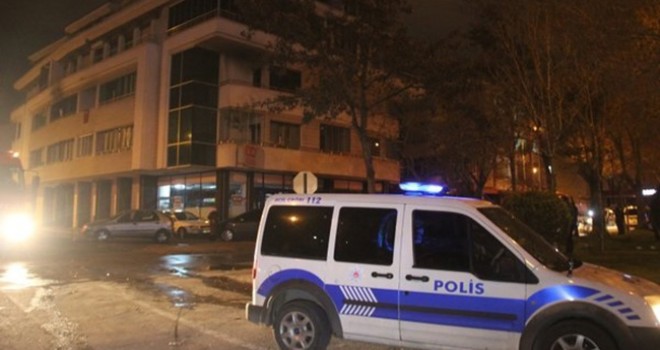 Anne ve babasını rehin alıp, evde yangın çıkardı