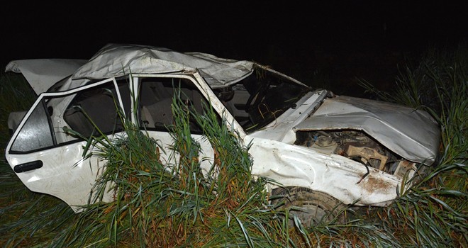 Antalya'da Otomobil Devrildi! 2 Yaralı