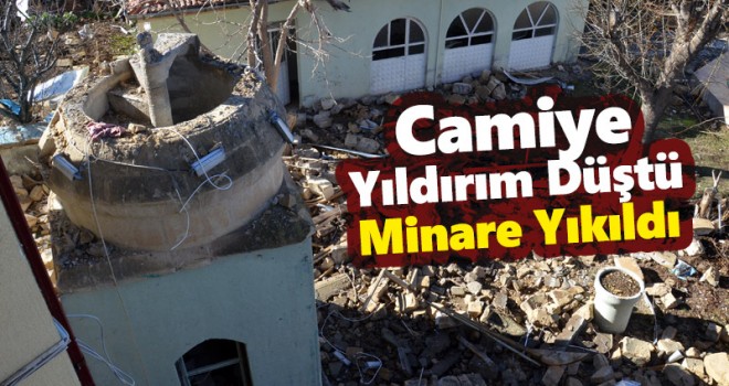 Karaman'da yıldırım düşen caminin minaresi yıkıldı.