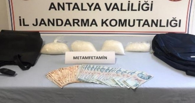 Antalya'da otomobilde uyuşturucu ele geçirildi