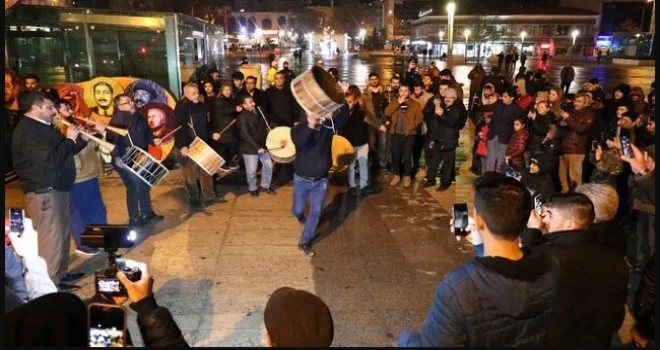 Vatandaşlar yeni yıla davul zurna ile girdi