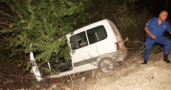 Otomobil Şarampole Devrildi! 5 Yaralı