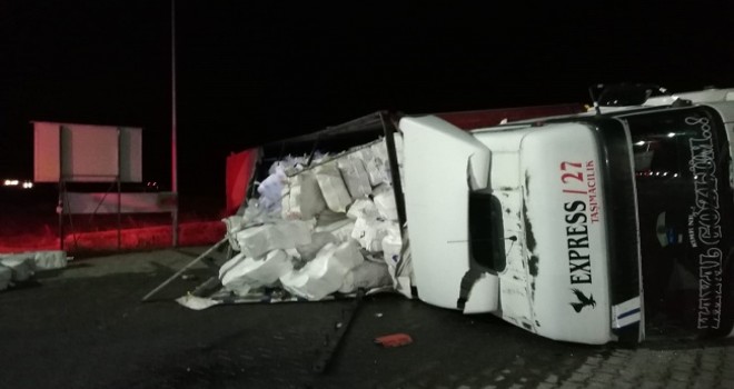 Ilgın'da tır devrildi: 1 yaralı