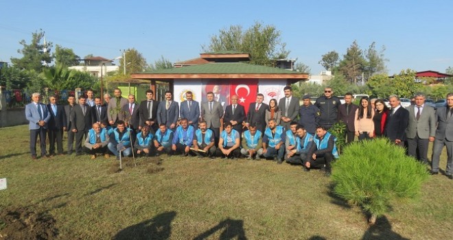 İmamoğlu'nda denetimli serbestlik yükümlüleri fidan dikti